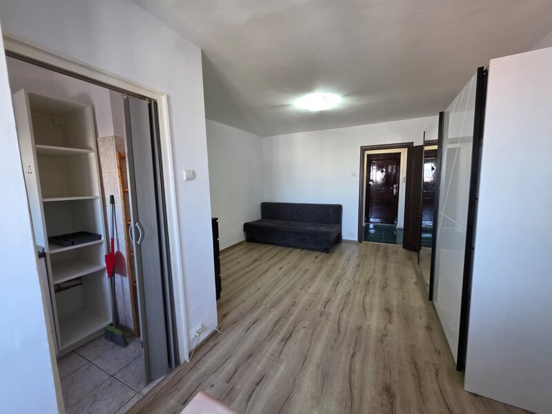 1 Decembrie 1918, garsoniera prox. metrou, bloc anvelopat,