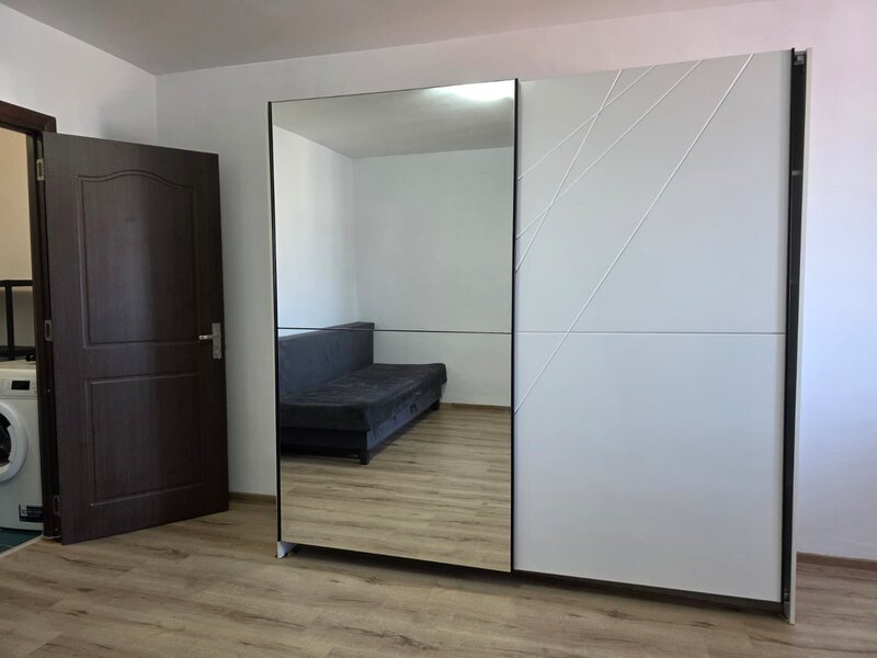 1 Decembrie 1918, garsoniera prox. metrou, bloc anvelopat,