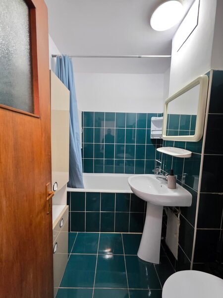 1 Decembrie 1918, garsoniera prox. metrou, bloc anvelopat,