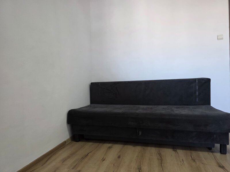 1 Decembrie 1918, garsoniera prox. metrou, bloc anvelopat,