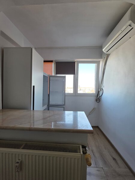 1 Decembrie 1918, garsoniera prox. metrou, bloc anvelopat,